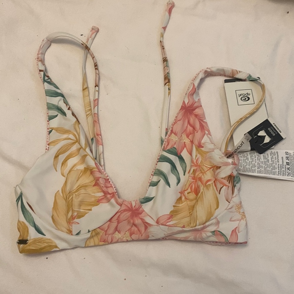 ❌SOLD❌NWT rip curl bathing suit top reversible